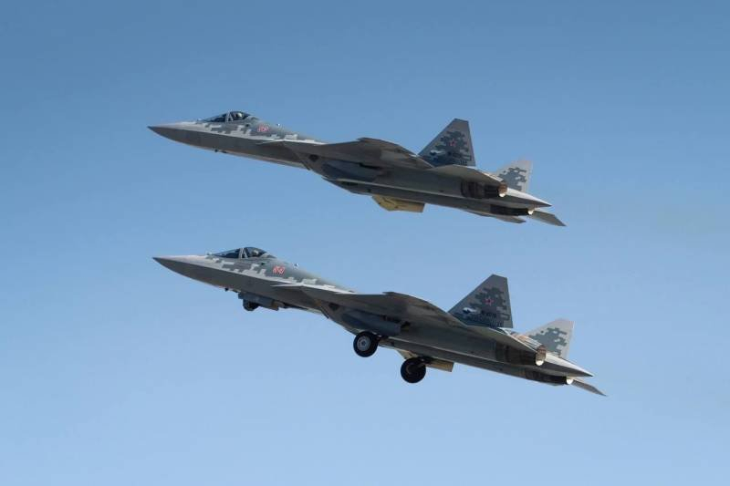 Российские ВКС пополнились парой новых серийных истребителей пятого поколения Су-57