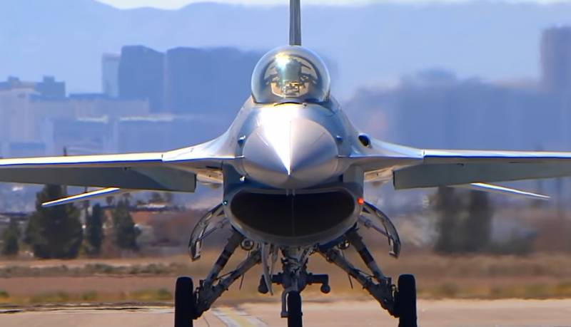 Министр обороны Украины: Нам нужно кое-что сделать с аэродромами, чтобы принимать истребители F-16