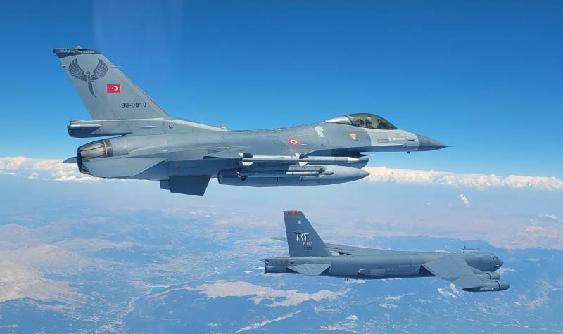 Турция обвинила Грецию в пуске ракеты ЗРС С-300 по находящимся над Эгейским морем турецким истребителям F-16