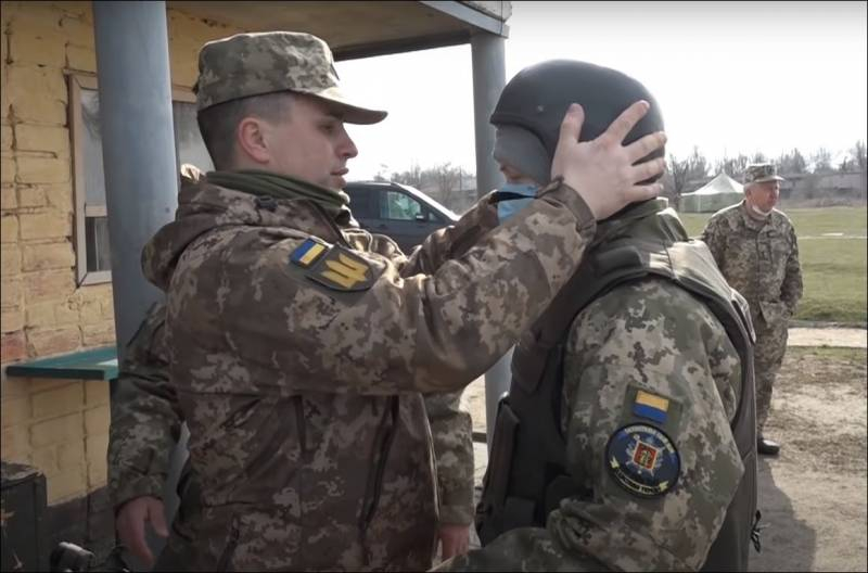 Украинский военный призвал родственников бойцов ВСУ не присылать в посылках алкоголь и запрещённые препараты