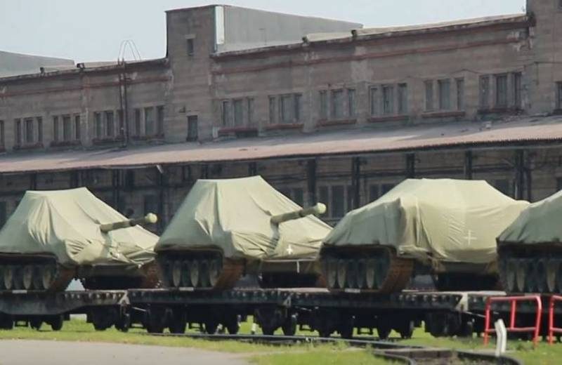 «Уралвагонзавод» отправил в войска партию танков Т-90М «Прорыв» и ремонтно-эвакуационных машин БРЭМ-1М