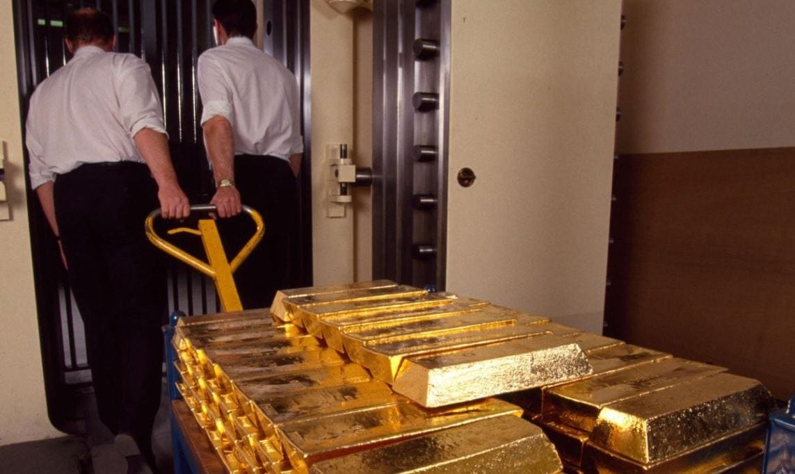В санкционной войне золото надо не продавать, а покупать!