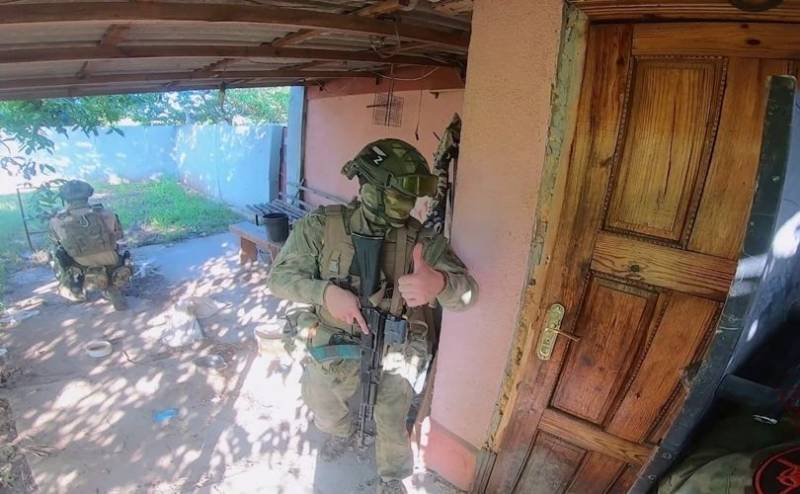 En la región de Zaporozhye, los soldados de la Guardia Rusa detuvieron a un agente de la SBU., seguimiento del movimiento del ejército ruso