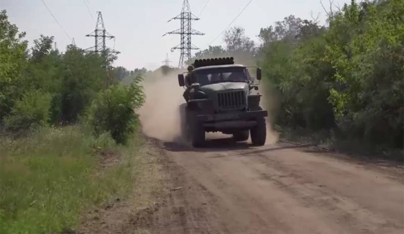 Las tropas de la RPD expulsaron al enemigo del área fortificada en las afueras del noroeste del aeropuerto de Donetsk.