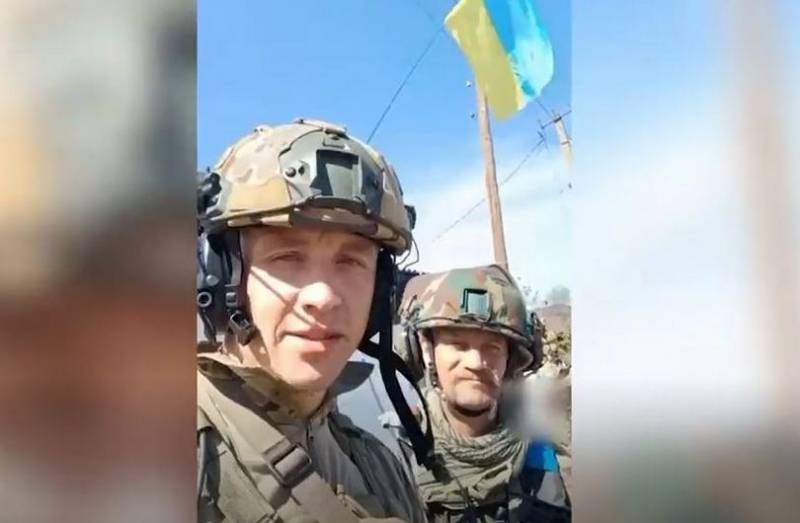Бойцы НМ ДНР сбросили украинский флаг над Озёрным