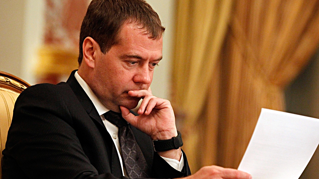 What Medvedev said to the Kiev authorities in his article?