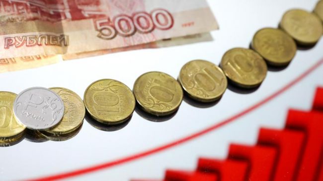 Expert: The strengthening ruble hinders the growth of the Russian stock market