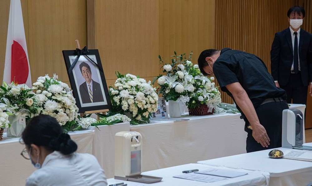 Японцы не хотят пышных похорон Абэ от имени государства и народа