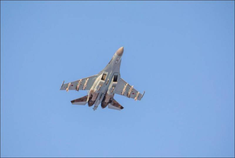 Китайское издание назвало российский самолет Су-35 непобедимым в воздухе из-за вооружения ракетой Р-37М