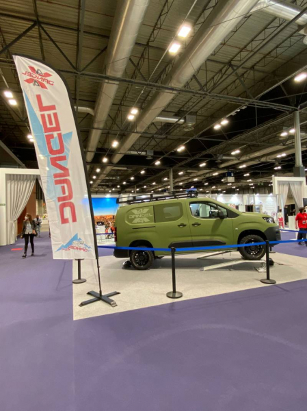 En Occidente proponen sustituir los SUV militares por furgonetas compactas