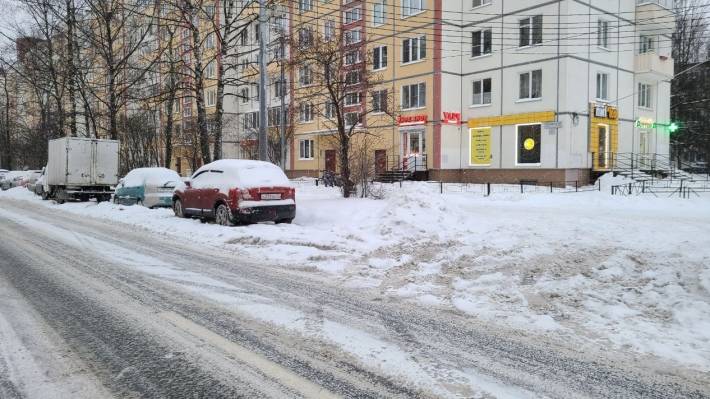 Петербуржцы жалуются на халатное отношение властей к уборке дорог от снега
