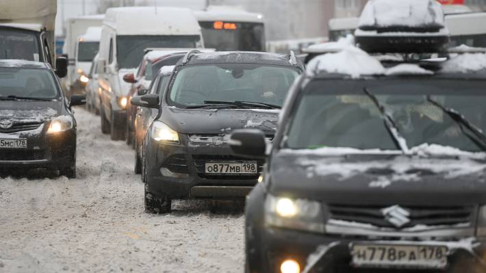 Petersburg residents complain about the negligent attitude of the authorities to the cleaning of roads from snow