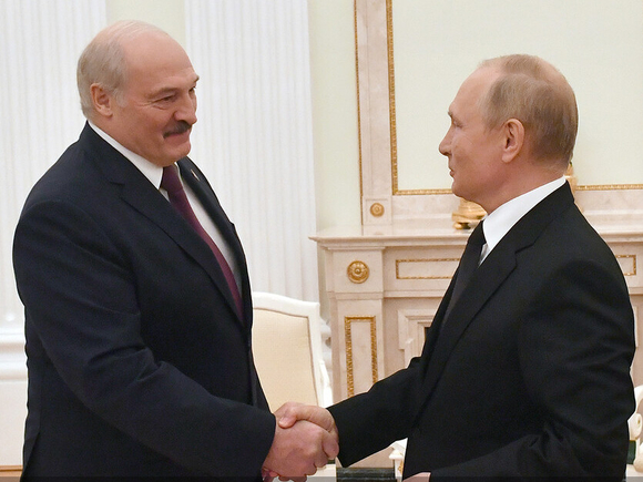 Почему Лукашенко сжигает мосты
