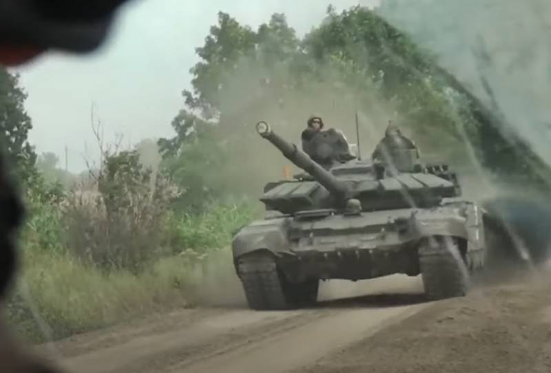 泽连斯基办公室顾问: Российские войска готовят полное окружение украинского гарнизона в Северске