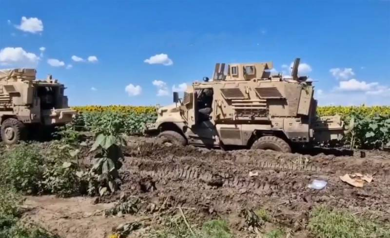 乌克兰军队: Поставленные из США бронемашины MaxxPro вязнут даже не в слишком влажном грунте