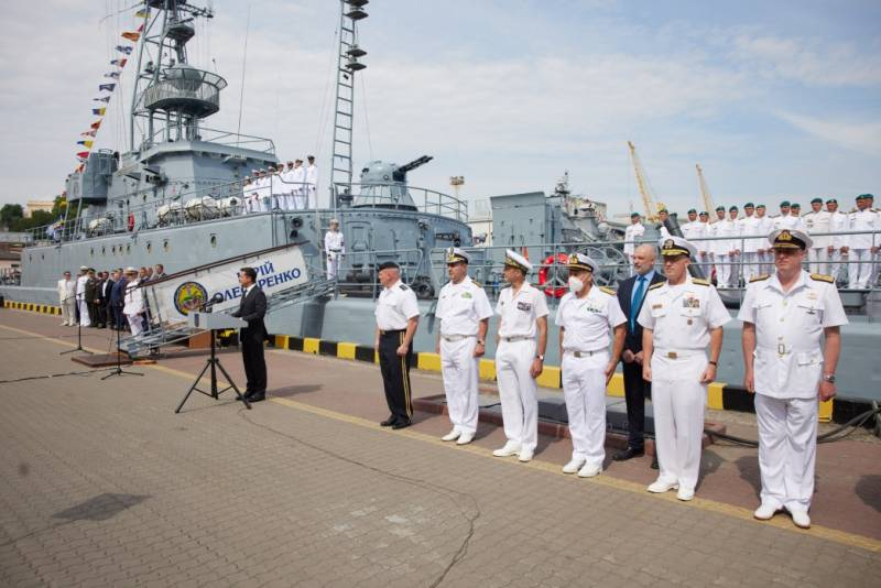 édition ukrainienne: Зеленский обещает возродить военно-морской флот, но строить корабли негде