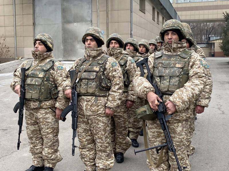 В ОДКБ показали вооружение и оснащение военнослужащих миротворческого контингента в Алма-Ате