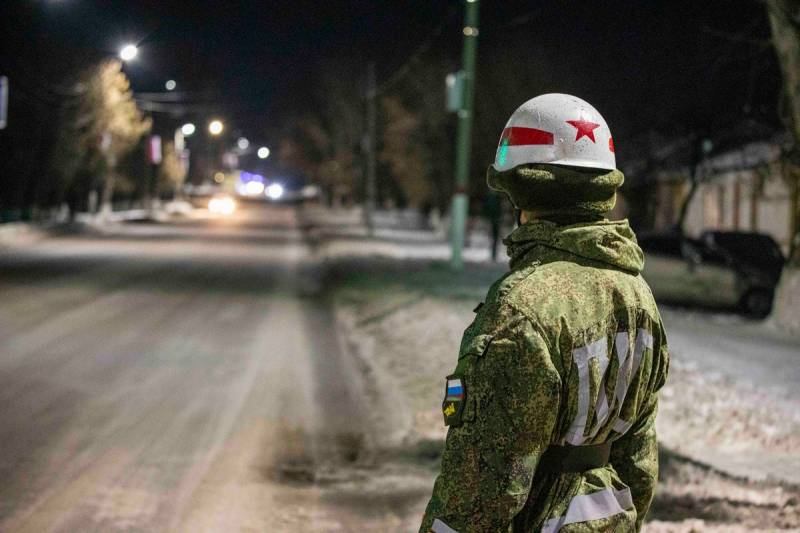 В Сети появилось первое видео входа российских войск на территорию Донецкой и Луганской республик